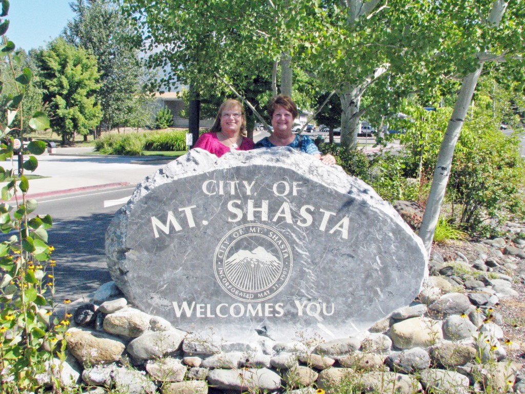 2013 09 14 Mt Shasta Welcome Sign (1)