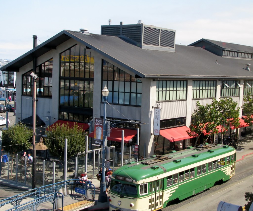 2013 09 10 SF Fishermen's Wharf Street Car Green
