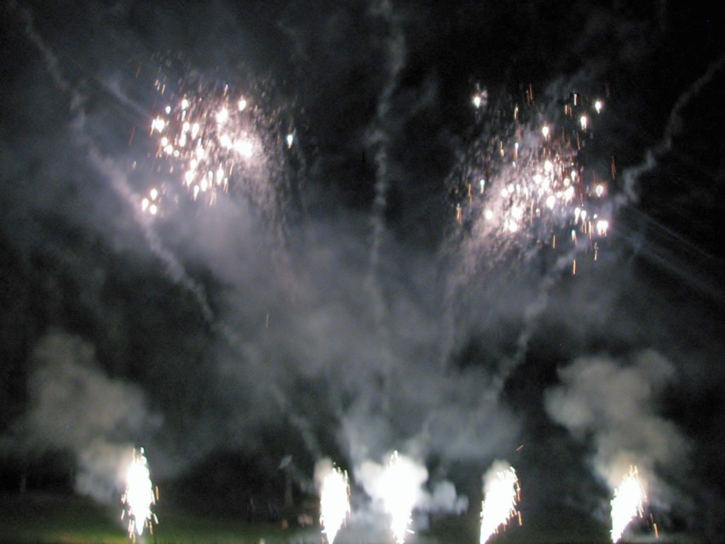 2013 09 14 Haisting Veltum Wedding Reception Fireworks (1)