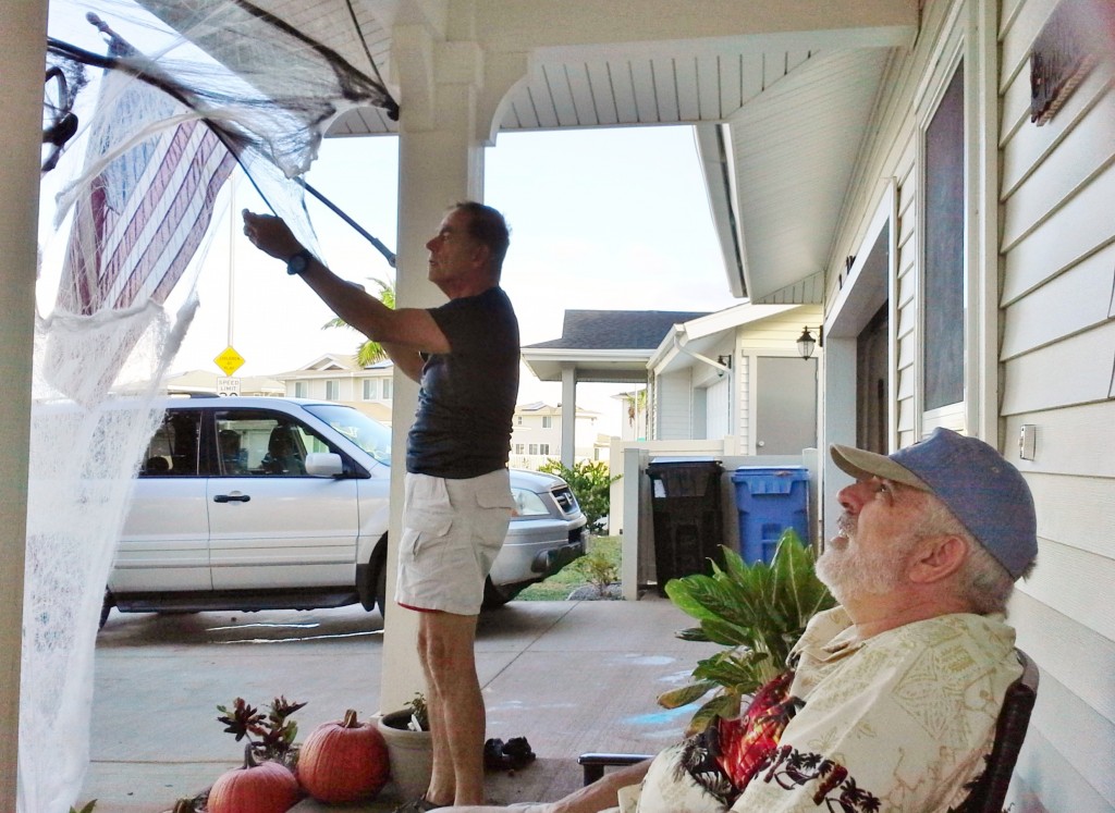 2013 10 29 Hawaii Halloween Decorating Kelly Home (5)