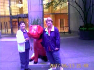 2007 06 15 NCL Star Alaska Seattle Pigs On Parade Pink Pig