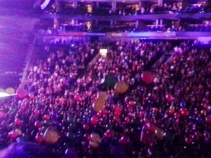 2014 08 14 Rod Stewart Santane Concert Balloons