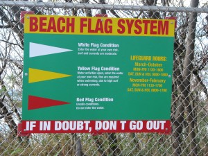 2013 10 28 Hawaii Marine Corps Base Kaneohe Bay Beach Sign Beach Flag System (1)