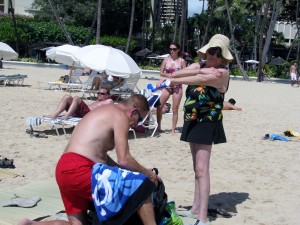 2013 10 28 Hawaii Waikiki Beach Sun Tan Lotion Hiding goods