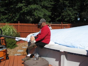 2014 09 06 Pool Closing Inflating Balloon (4)