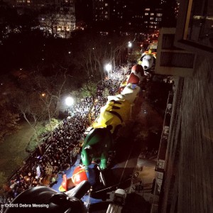 2015 11 25 New York Macy's Giant Balloon Inflation Debra Messing View of Inflated Balloon and Crowds 2