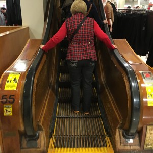 2015 11 26 New York Macys Black Friday Wooden Escalators (2)