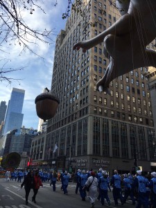 2015 11 26 New York Macy's Thanksgiving Day Parade Balloons Ice Ace's Scrat & His Acorn (3)
