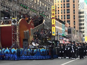 2015 11 26 New York Macy's Thanksgiving Day Parade Floats It's All Rock & Roll 2 (1)