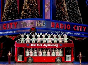 2015 11 26 New York Radio City Music Hall Christmas Spectacula Double Decker Bus (2)