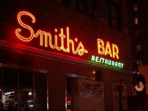 2015 11 27 New York Smith's Bar Restaurant Sign