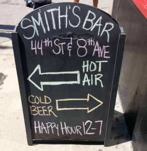 2015 11 27 New York Smith's Bar Restaurant Sign (5)