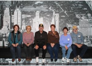 2015-11-28-new-york-rocketfeller-center-top-of-the-rock-group-on-the-beam-sitting